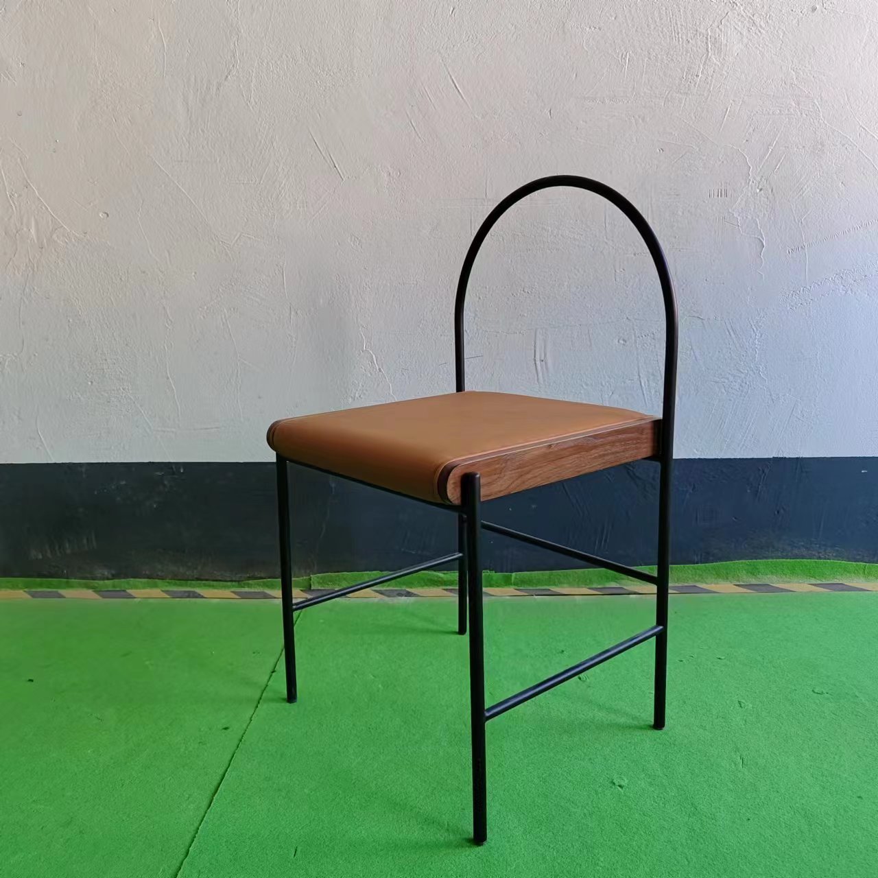 minimalist accent chair