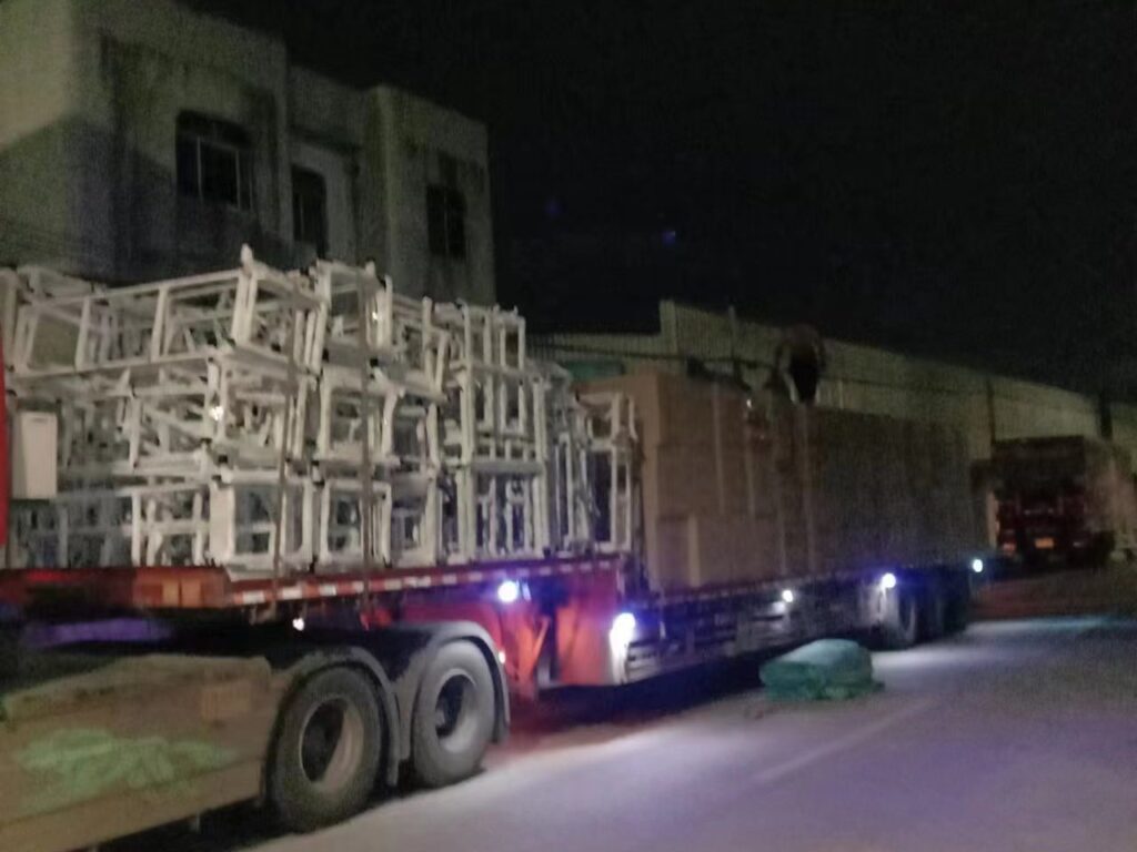 Truck loaded with packed furniture delivered from Dongguan to Hainan University